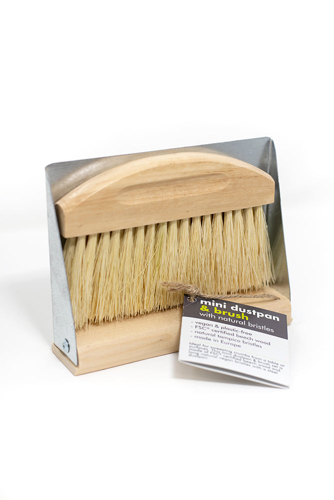 Mini dustpan and brush Know The Origin.