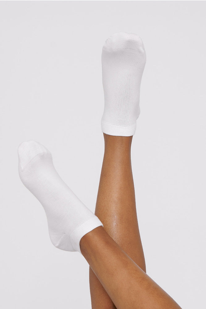 white organic basics organic cotton ankle socks 2 pack