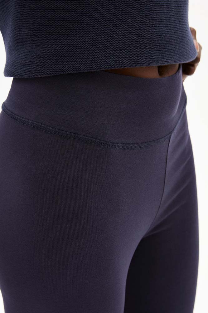 Navy blue leggings with a wide waist band from ARMEDANGELS