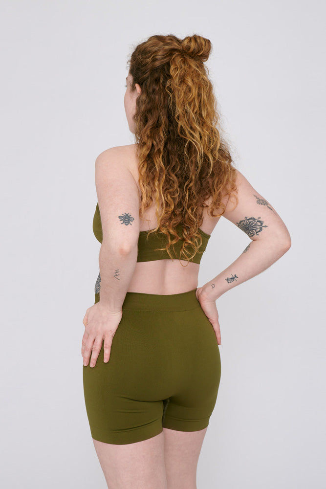 seamless active yoga shorts green organic basics