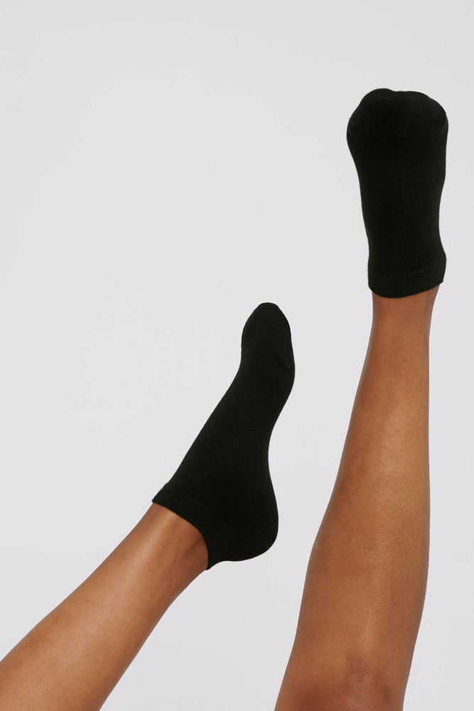 black organic basics organic cotton ankle socks 2 pack